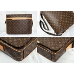 ルイヴィトン  LOUIS VUITTON メッセンジャーバッグ モノグラム ヴァルミーGM M40526