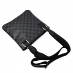 LOUIS VUITTON（ルイ・ヴィトン） ショルダーバッグ トマス N58028 ダミエグラフィット
