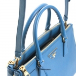 プラダ PRADA SAFFIANO LUX 三角ロゴプレート ハンドバッグ コバルトブルー＆ゴールド BN1801