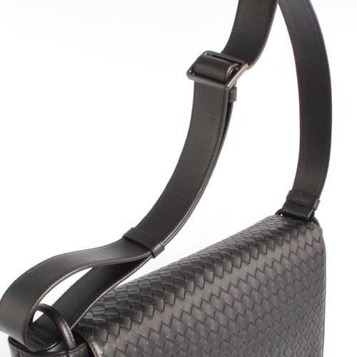 ボッテガ・ヴェネタ BOTTEGA VENETA イントレチャート　斜め掛けショルダーバッグ 221065 V4651 1000 牛革