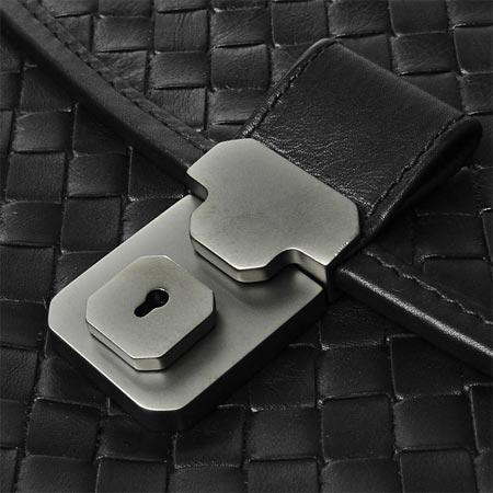 ボッテガヴェネタ イントレチャートのレザーブリーフケース ブラックメンズ 170238 v131 1000 wk