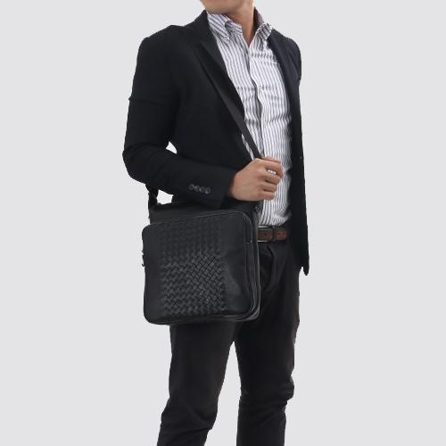ボッテガヴェネタ BOTTEGA VENETA ショルダーバッグ イントレチャート 【INTRECCIATO】 ブラック 396060 VAKH1 1000 メンズ