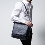 ボッテガヴェネタ BOTTEGA VENETA  ショルダーバッグ LEGGERO プリュッセ ブルー系 406275 vq131 4058 メンズ