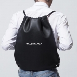 バレンシアガ BALENCIAGA バックパック ポーチ付き リュックサック ブラック メンズ レザー 革 カジュアル エブリデイ ドローストリング バックパック 504985 d6wbn 1000 ​