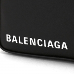 バレンシアガ BALENCIAGA  トライアングルスクエア XS  ハンドバッグ（ショルダー付） 528544 C8K02