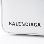 バレンシアガ BALENCIAGA ハンドバッグ 2WAY ホワイト レディース プレゼント ギフト レザー 本革  TRIANGLE DUFFLE トライアングル 476975 c8k02 9000​