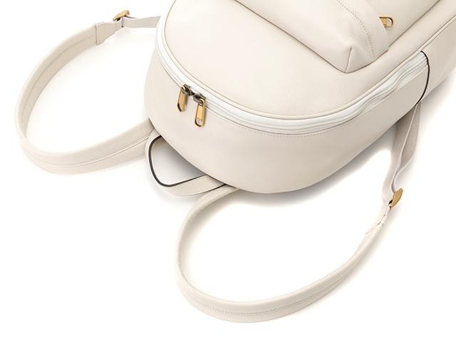 GUCCIグッチ　バッグ　ロゴプリント　バッグパック　型押し　ホワイト 547834 0Y2BT 8824