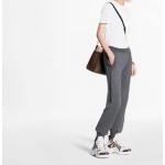 ルイヴィトン Louis Vuitton 新作 LVスタンプTシャツ　白T 1A4PFS