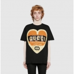 グッチ “LOVE” プリント オーバーサイズ Tシャツ ブラック 492347 XJB72 1082