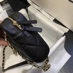 シャネル CHANEL ショルダー バッグ カメラ ケース スモール キャビア CC AS1367 B01937 N5329