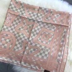 ルイヴィトンLOUIS VUITTON マフラー カレ・ダミエ アズール タイシエンヌ M70506