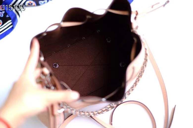 ルイヴィトン LOUIS VUITTON ベラ バッグ モノグラム マヒナ M57068