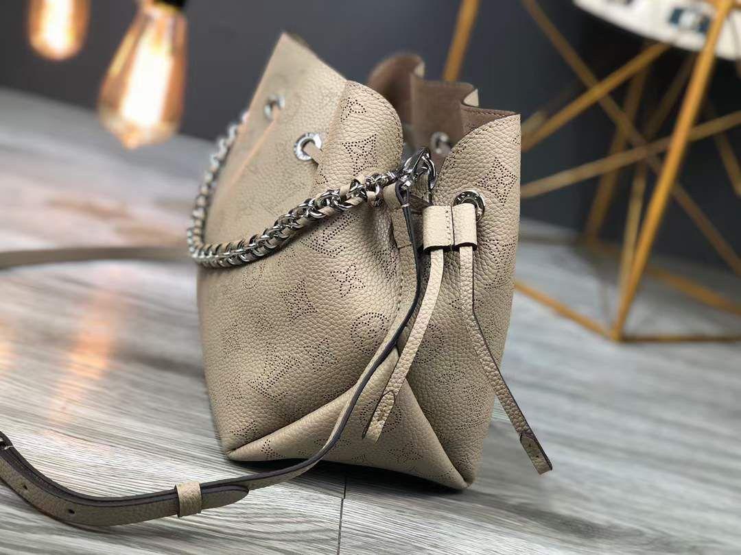 ルイヴィトン LOUIS VUITTON ベラ バッグ モノグラム マヒナ M57201