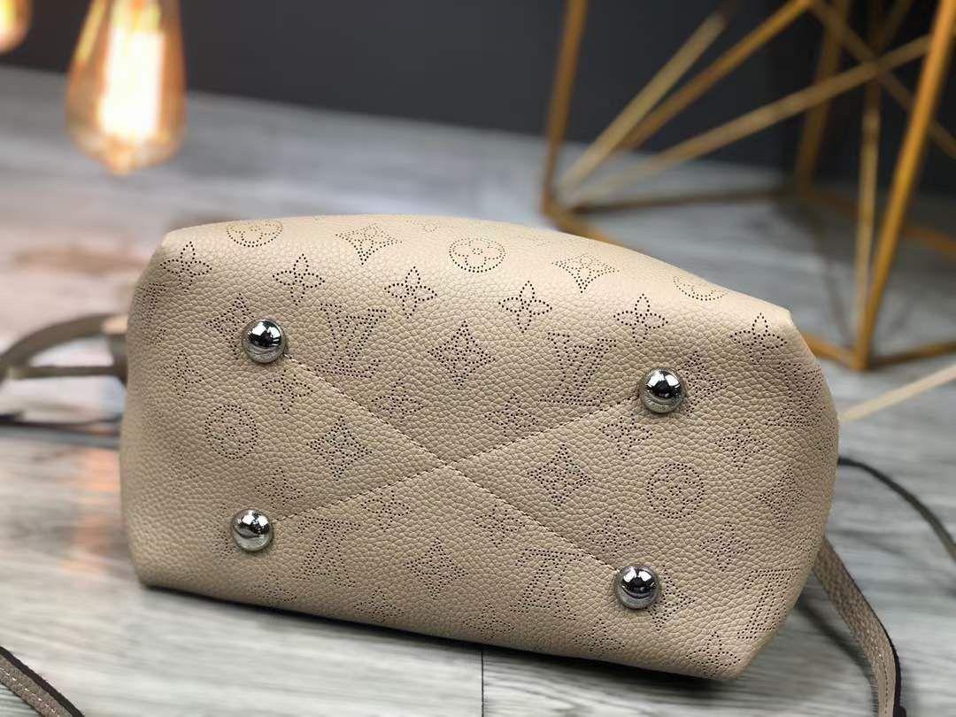 ルイヴィトン LOUIS VUITTON ベラ バッグ モノグラム マヒナ M57201