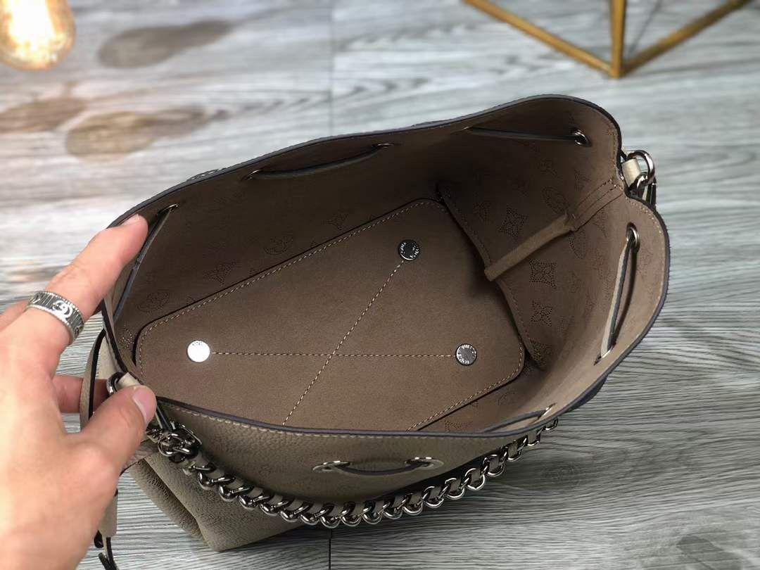 ルイヴィトン LOUIS VUITTON ベラ バッグ モノグラム マヒナ M57201