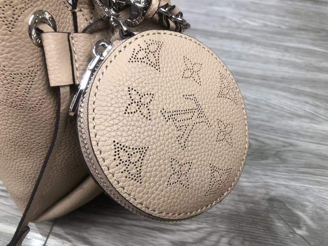ルイヴィトン LOUIS VUITTON ベラ バッグ モノグラム マヒナ M57201