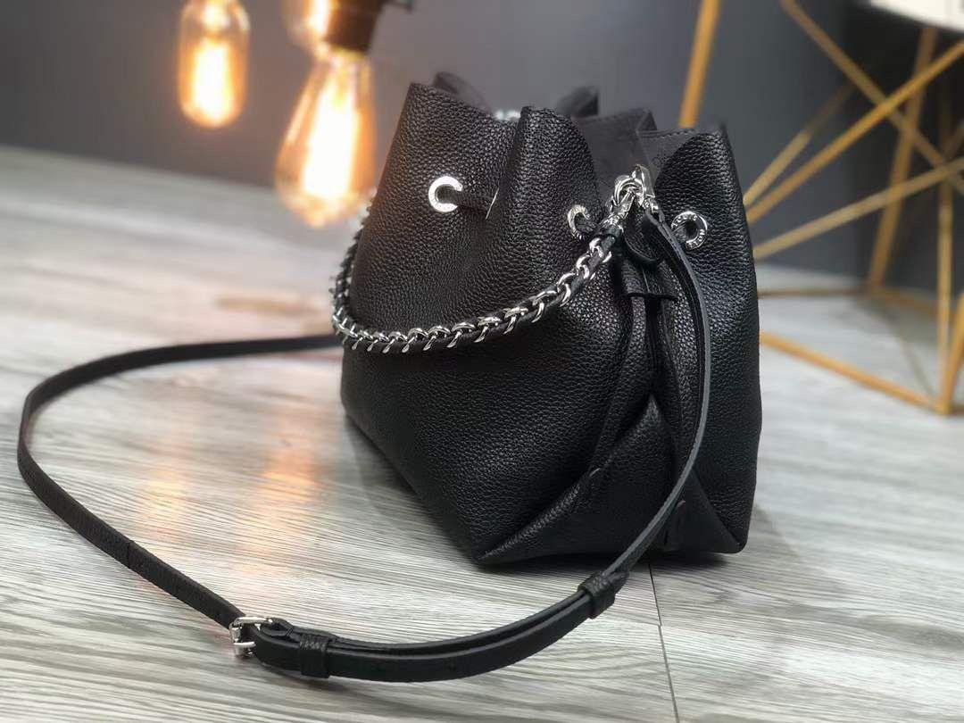 ルイヴィトン Louis Vuitton ベラ バッグ モノグラム マヒナ  M57070