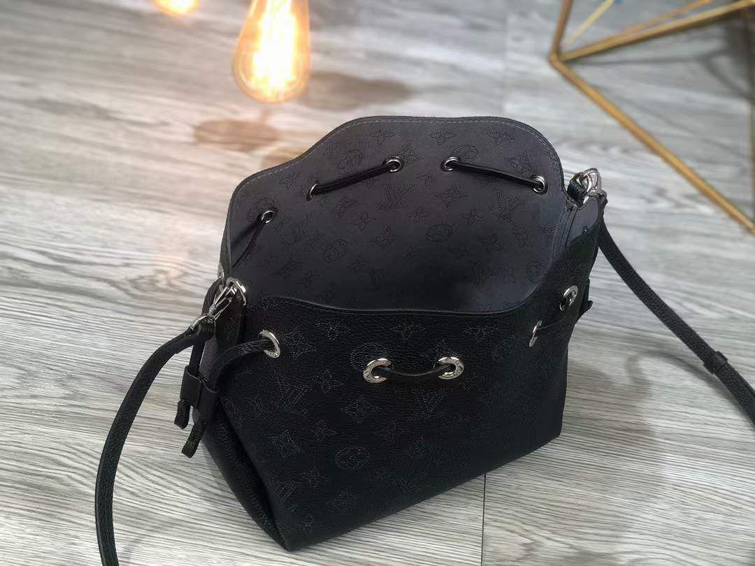 ルイヴィトン Louis Vuitton ベラ バッグ モノグラム マヒナ  M57070