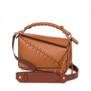 ロエベ  LOEWE 美しいクラフトマンシップ溢れる パズルレースバッグ タン 322.30ZK74