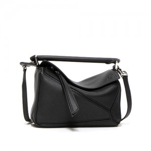 ロエベ LOEWE ショルダーバッグ ミニパズルバッグ ブラック MINI PUZZLE BAG 322.30.U95 1100