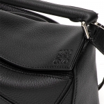 ロエベ LOEWE ショルダーバッグ ミニパズルバッグ ブラック MINI PUZZLE BAG 322.30.U95 1100