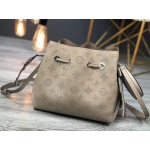 ルイヴィトン LOUIS VUITTON ベラ バッグ モノグラム マヒナ M57201