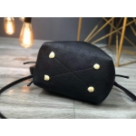 ルイヴィトン Louis Vuitton ベラ バッグ モノグラム マヒナ  M57070