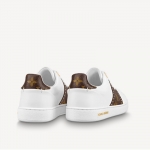 Louis Vuitton モノグラム・スタッズ スニーカー 1A8FJA