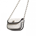 CHANEL ミニ メッセンジャー ショルダーバッグ グレインド カーフスキン ホワイト AS2465 B05440 C0200