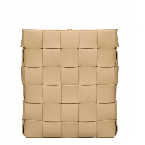 ボッテガヴェネタ BOTTEGA VENETA スムースレザー メッセンジャーバッグ ショルダーバッグ 649601 VMAY1 2700