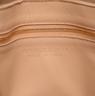 ボッテガヴェネタ BOTTEGA VENETA スムースレザー メッセンジャーバッグ ショルダーバッグ 649601 VMAY1 2700