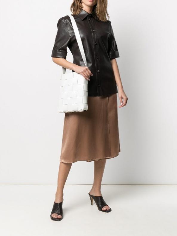 ボッテガヴェネタ BOTTEGA VENETA スムースレザー メッセンジャーバッグ ショルダーバッグ 649601 VMAY1 9007
