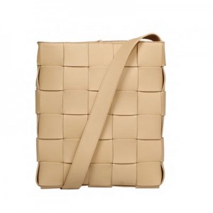 ボッテガヴェネタ BOTTEGA VENETA スムースレザー メッセンジャーバッグ ショルダーバッグ 649601 VMAY1 2700