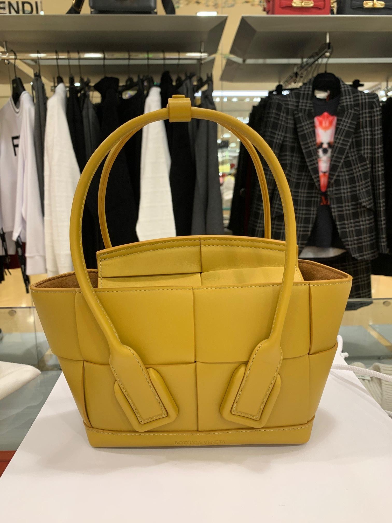 ボッテガヴェネタ BOTTEGA VENETA ハンドバッグ 2WAY レディース  ミニ ザ・アルコ GOAT 600606-va981-7717​