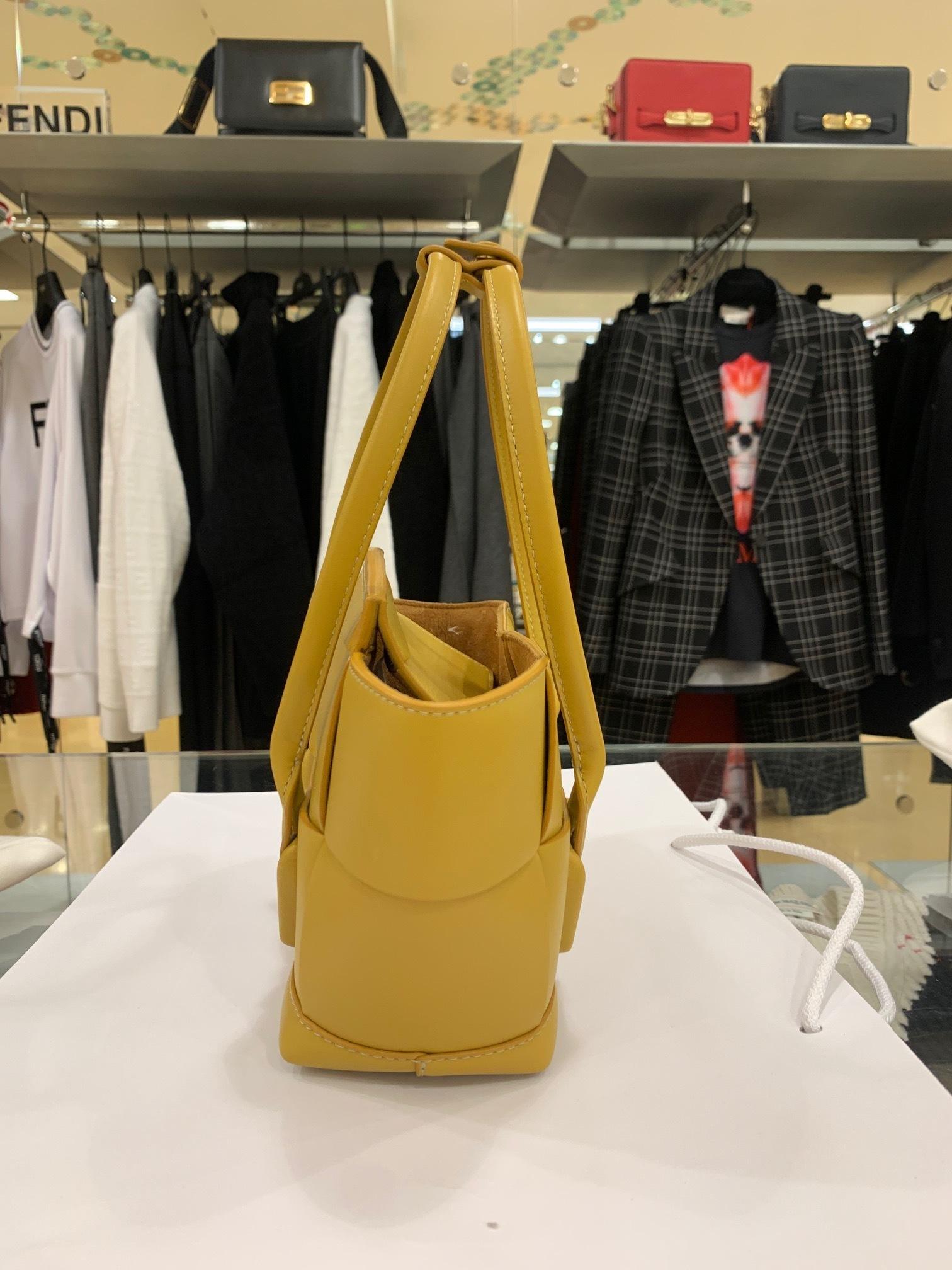 ボッテガヴェネタ BOTTEGA VENETA ハンドバッグ 2WAY レディース  ミニ ザ・アルコ GOAT 600606-va981-7717​