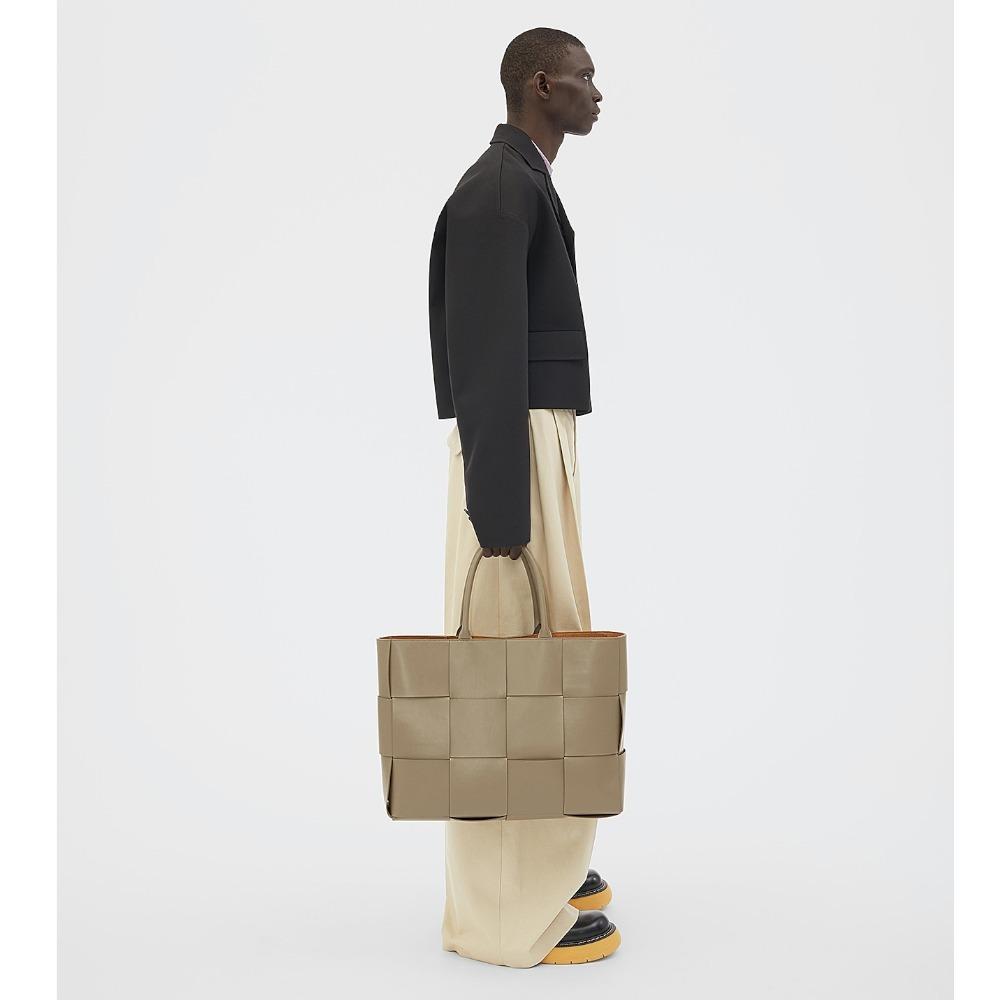 ボッテガヴェネタ BOTTEGA VENETA トートバッグ ハンドバッグ ブラック メンズ 620623 VB1K0 1511