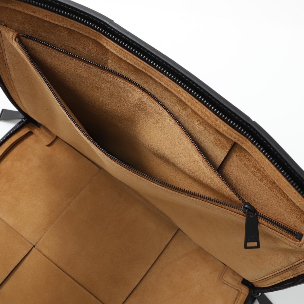 ボッテガヴェネタ BOTTEGA VENETA クラッチバッグ ドキュメントケース ブラック メンズ ギフト プレゼント レザー 本革 608602 vb1k0 1000