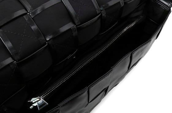 ボッテガヴェネタ BOTTEGA VENETA ショルダーバッグ クロスボディバッグ メンズ 629068 vcq71 8803