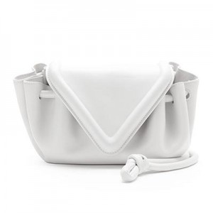 ボッテガヴェネタ BOTTEGA VENETA クロスボディバッグ ショルダーバッグ レディース スモール ビーク 658521 vcp30 9137
