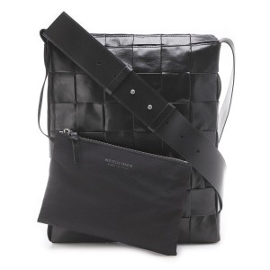 ボッテガヴェネタ イントレチャート ペーパーカーフレザー メッセンジャーバッグ ブラック ショルダーバッグ 651480 VCQ71 8803