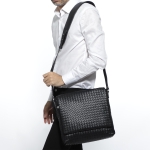 ボッテガヴェネタ BOTTEGA VENETA メッセンジャーバッグ ブラック メンズ ショルダー バッグ レザー 577538 vq139 1000