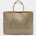 ボッテガヴェネタ BOTTEGA VENETA トートバッグ ハンドバッグ ブラック メンズ 620623 VB1K0 1511