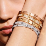 ルイヴィトン LOUIS VUITTON バングル アンプラント (イエローゴールド） Q95623