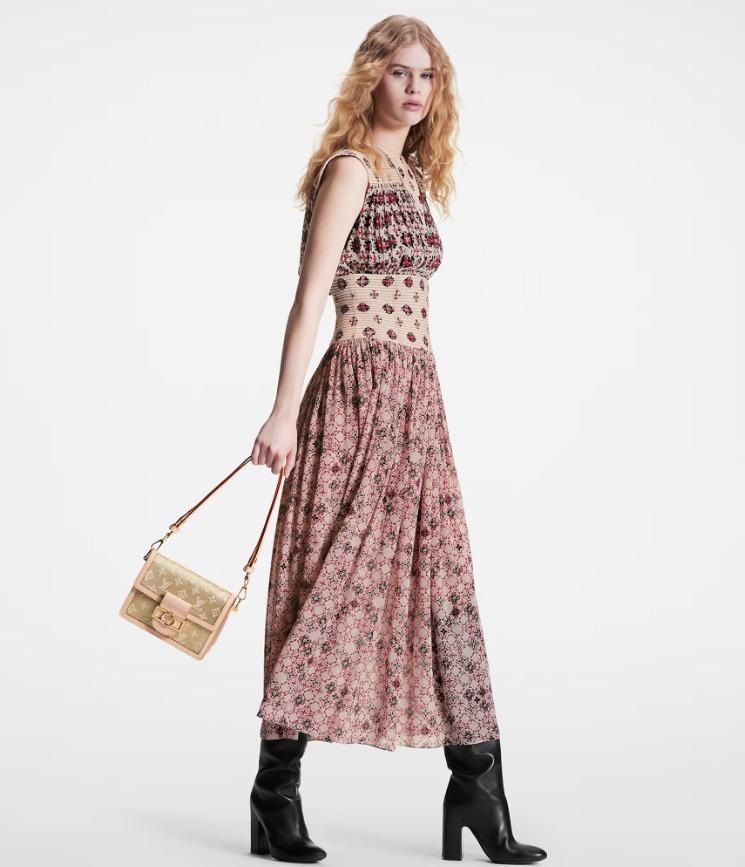 LOUIS VUITTON  モノグラム ドーフィーヌ MINI M22826