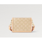 LOUIS VUITTON  モノグラム ドーフィーヌ MINI M22826