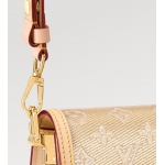 LOUIS VUITTON  モノグラム ドーフィーヌ MINI M22826