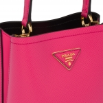 プラダ PRADA サフィアーノレザー スモールパニエバッグ マゼンタ 1BA217_0001