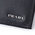 プラダ PRADA 2つ折り 財布 小銭入れ付き ブラック メンズ 黒 小物 レザー 革小物 ギフト プレゼント 2mo738 c5s f0g52 SAFFIANO サフィアーノ