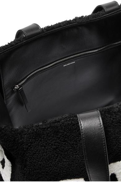 バレンシアガ Intarsia shearling shoulder bag バッグ ブラック 598768