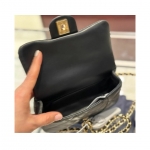 CHANEL トップハンドルミニフラップバッグ ブラック AS4847 B16355 94305
